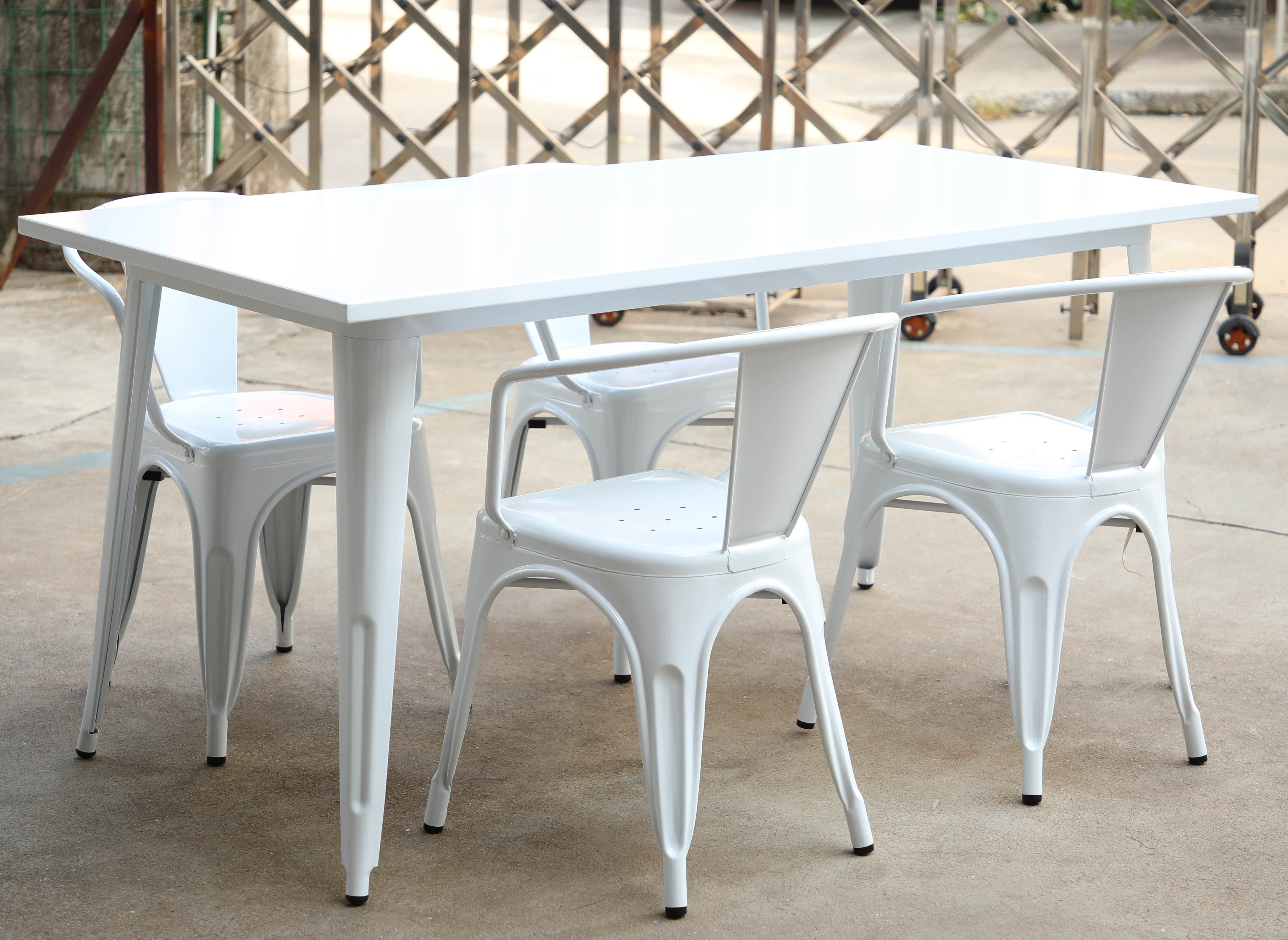 https://www.goldapplefurniture.com/metal-steel-dining-table-for-outdoor-use-ga101t-product/