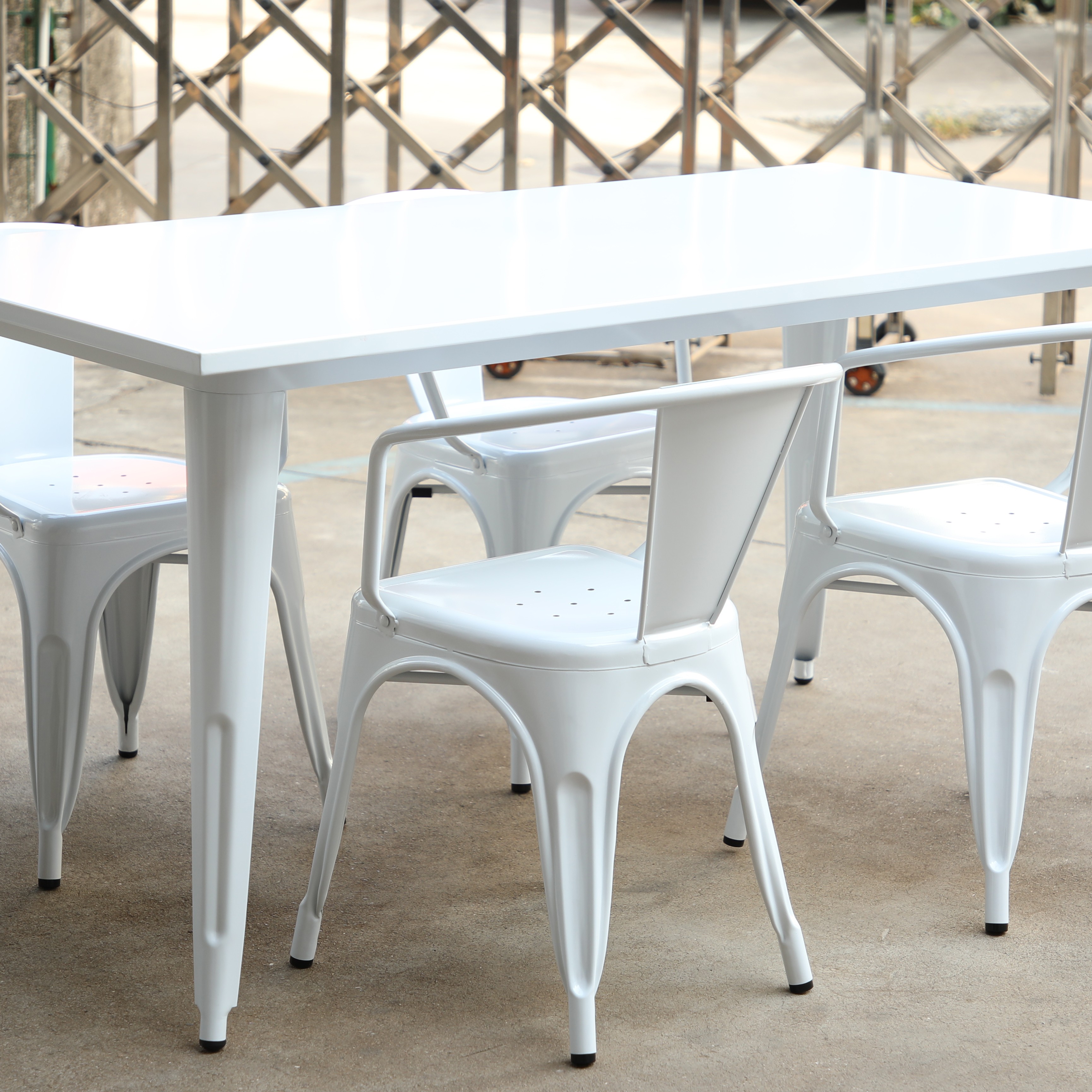 https://www.goldapplefurniture.com/metal-steel-dining-table-for-dodoor-use-ga101t-product/